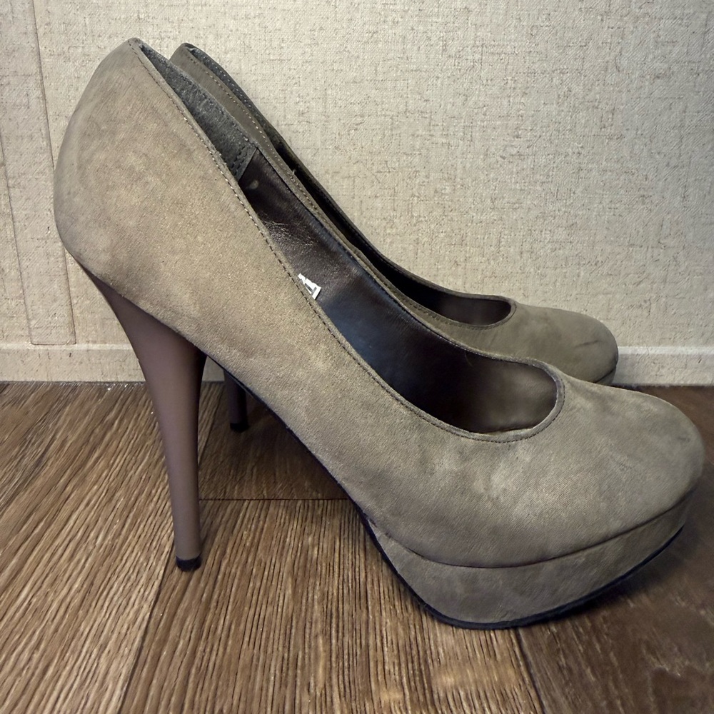 Mossimo Supply Co. Tan Women's Heels